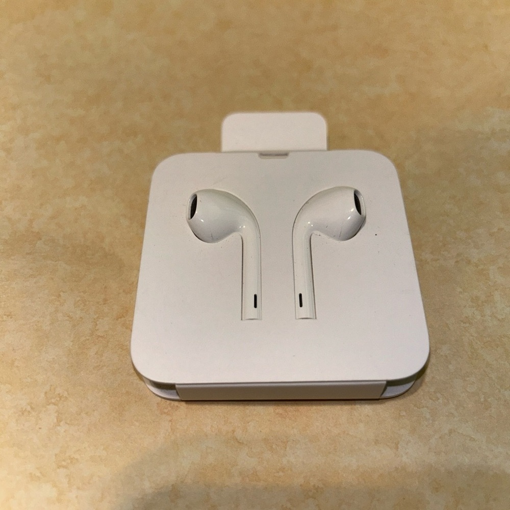 Genuine Apple iPhone Earbuds Wired OEM Lightning Plug Jack Earphones Unused